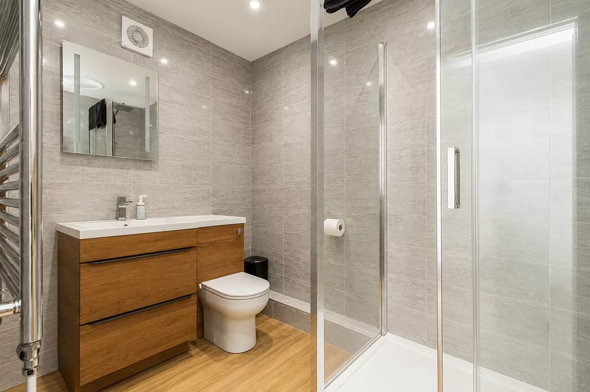Additional en-suite bathroom