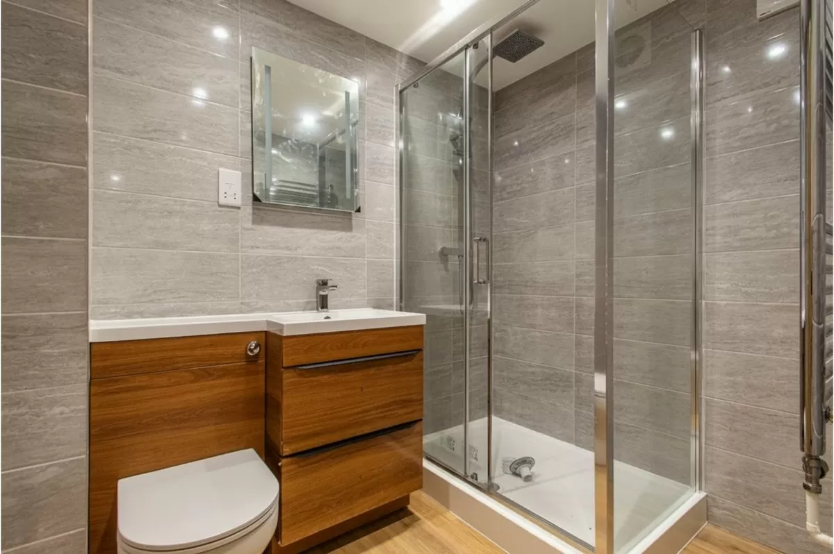 Third en-suite bathroom